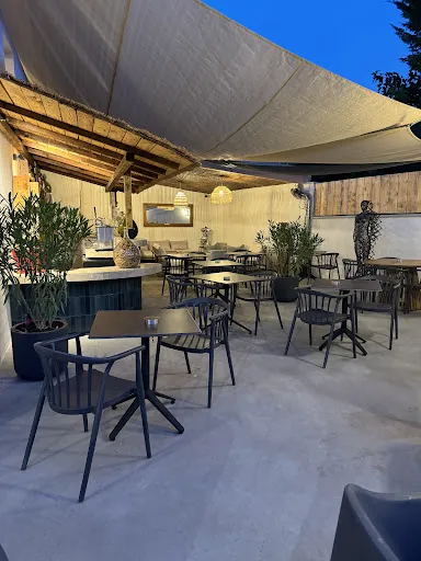 Le café des poupées Cave à Cigare à Riorges